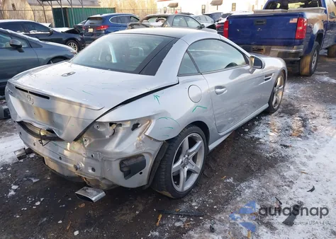 2013 Mercedes-Benz Slk 250 z USA, uszkodzony, nr VIN WDDPK4HA1DF059743